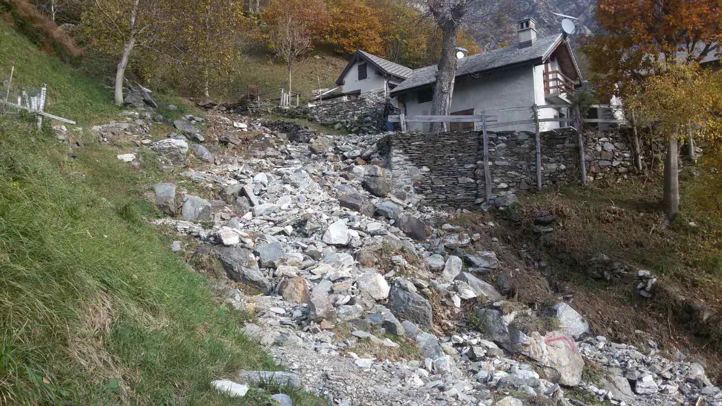 Schlechter Wegezustand an der Alpe La Piana, Holzvorrat im Biwak Bocchetta di Campo und Alpe Ragozzale knapp