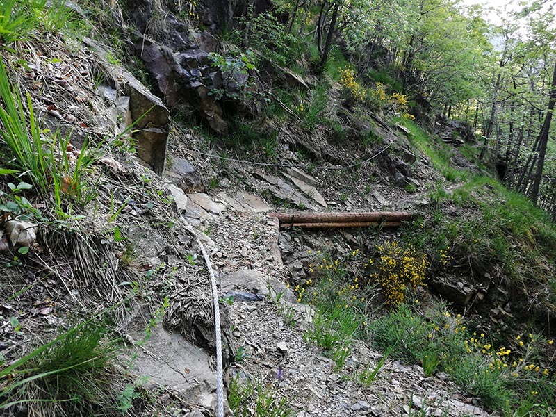 Securing of a path stretch in Val Gabbio